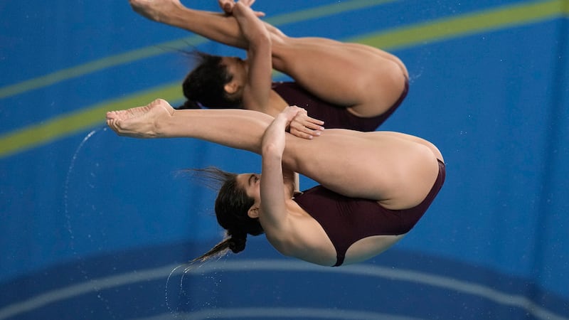 Las mexicanas Alejandra Orozco y Gabriela Agúndez compiten en la final de la plataforma...