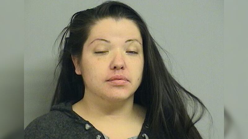 Stacy Minihan fue arrestada el sábado por la noche después de agredir a un empleado de Sonic y...