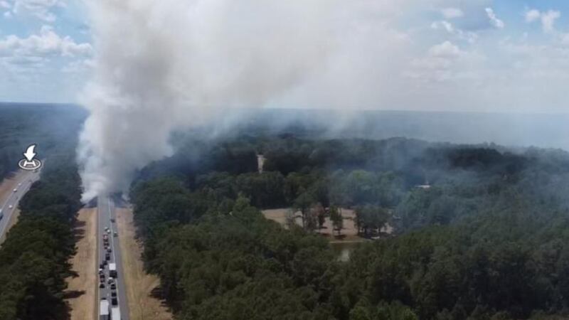 Incendio en mediana en el condado de Harrison.